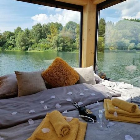 Aquachill Houseboat & Wellness Hotel Liptovsky Trnovec Bagian luar foto
