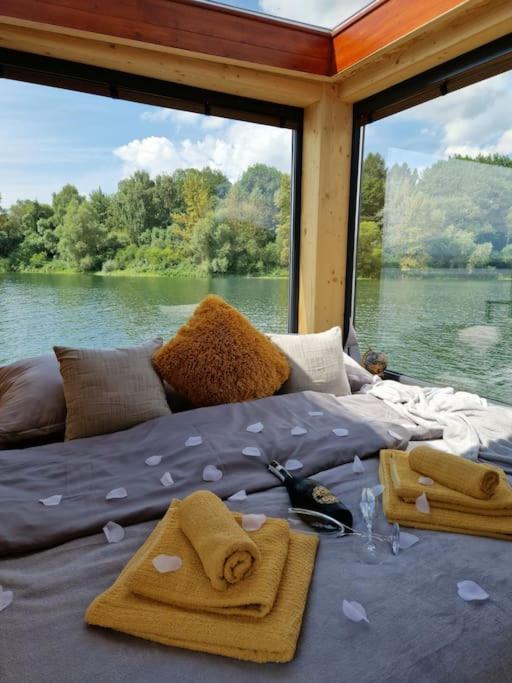 Aquachill Houseboat & Wellness Hotel Liptovsky Trnovec Bagian luar foto