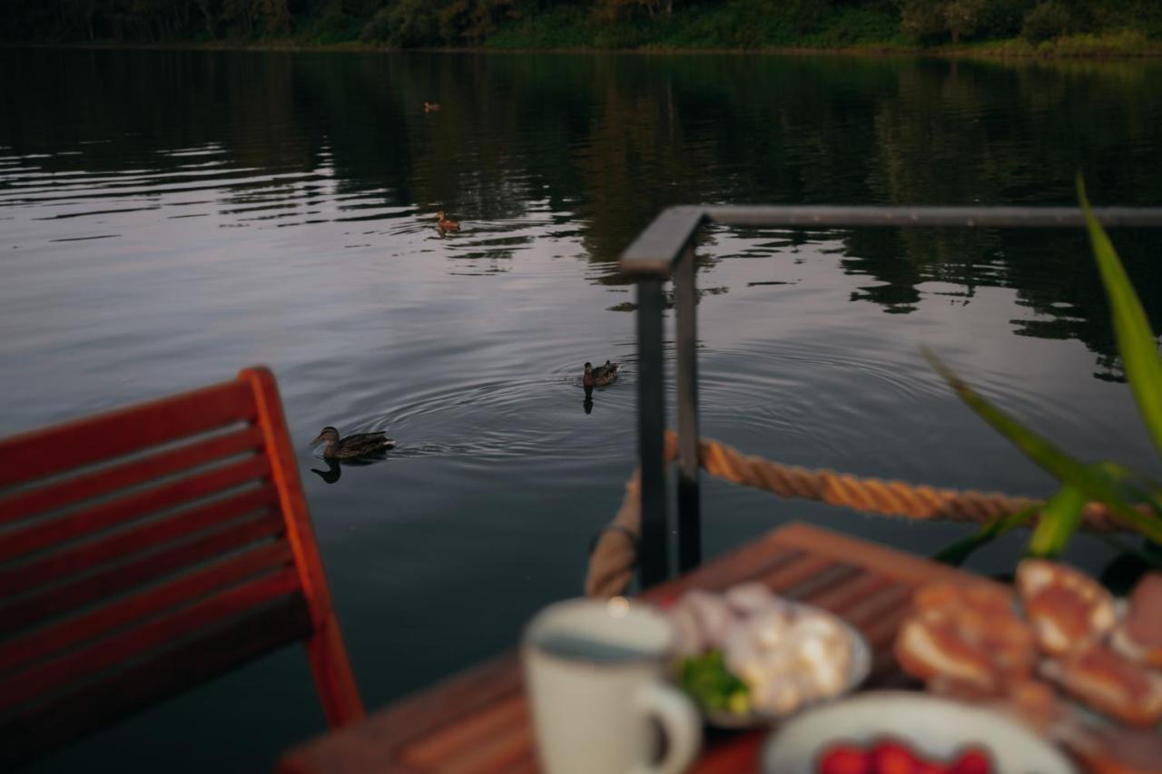 Aquachill Houseboat & Wellness Hotel Liptovsky Trnovec Bagian luar foto