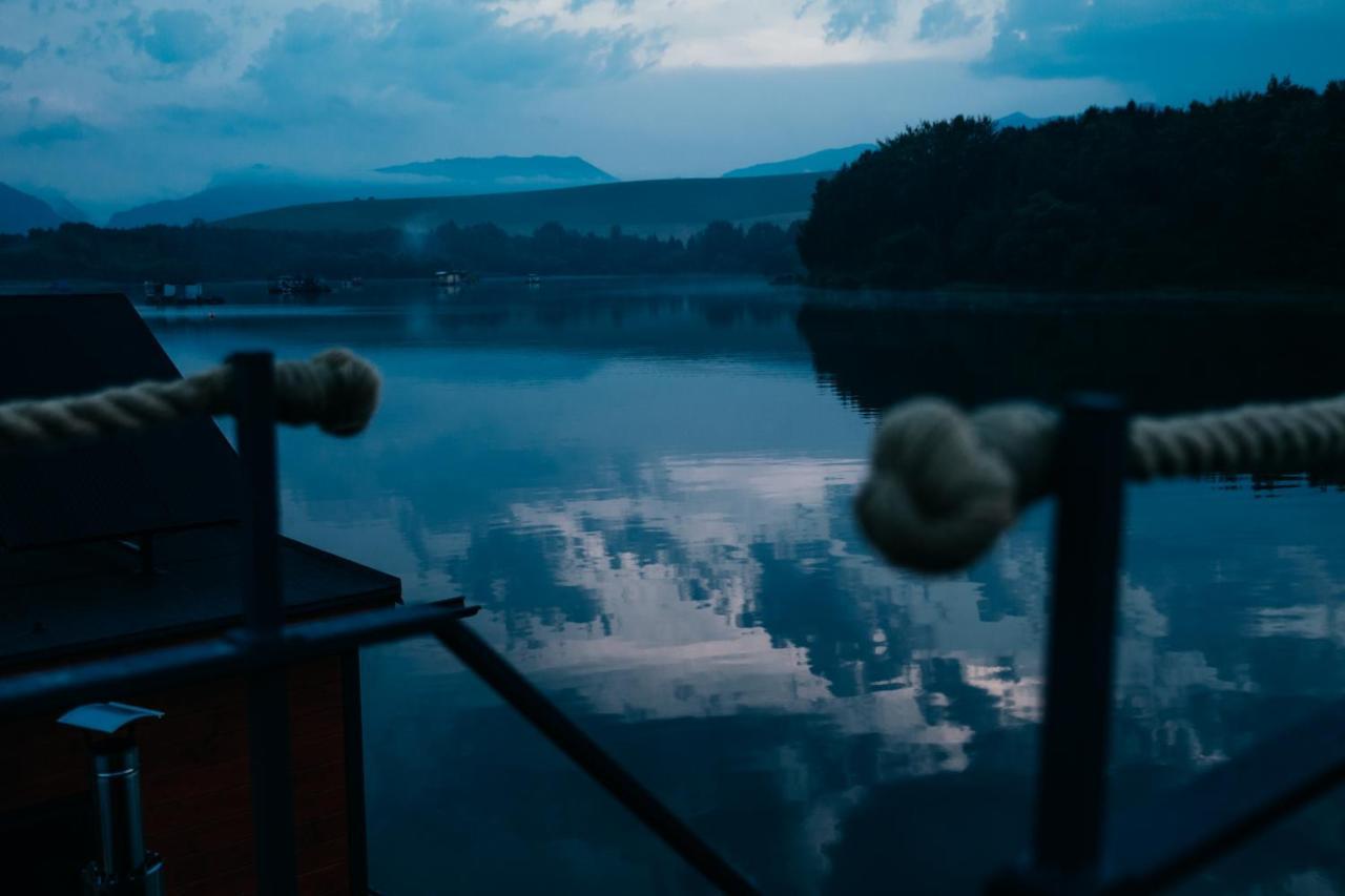 Aquachill Houseboat & Wellness Hotel Liptovsky Trnovec Bagian luar foto
