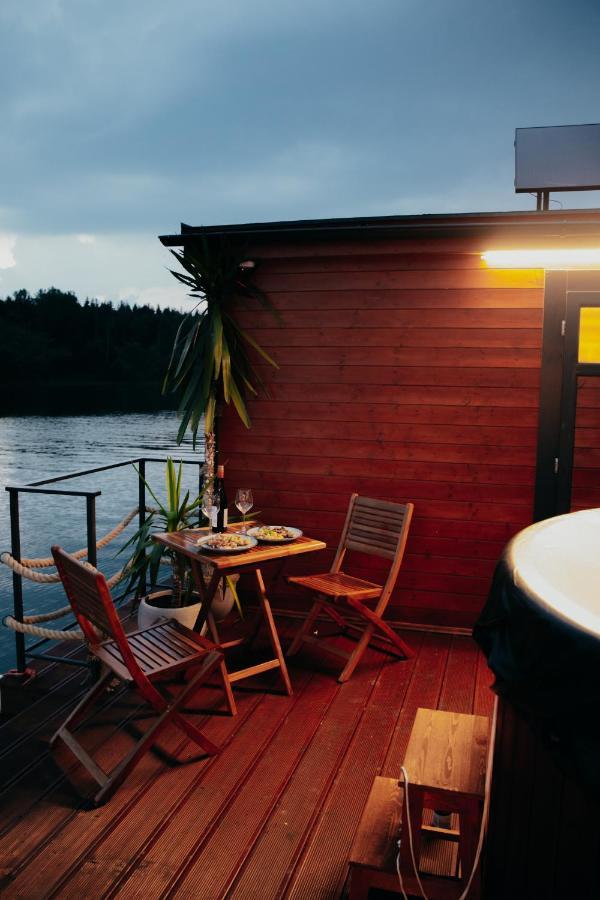 Aquachill Houseboat & Wellness Hotel Liptovsky Trnovec Bagian luar foto