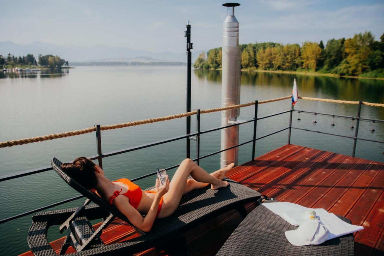 Aquachill Houseboat & Wellness Hotel Liptovsky Trnovec Bagian luar foto