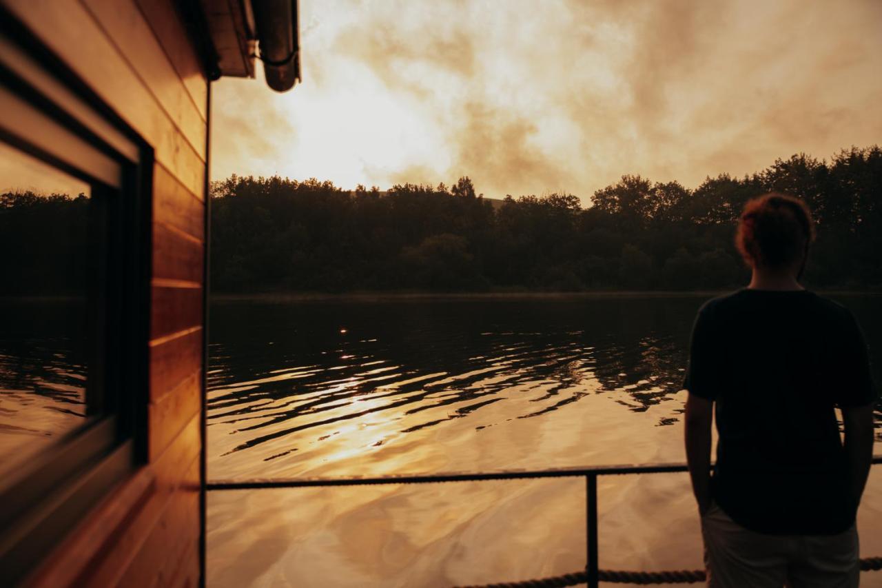 Aquachill Houseboat & Wellness Hotel Liptovsky Trnovec Bagian luar foto