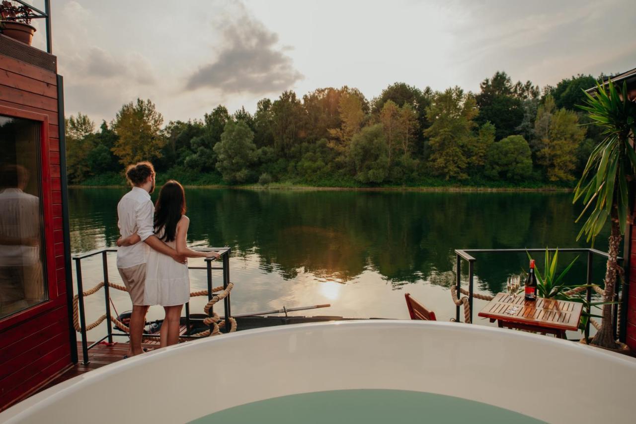 Aquachill Houseboat & Wellness Hotel Liptovsky Trnovec Bagian luar foto