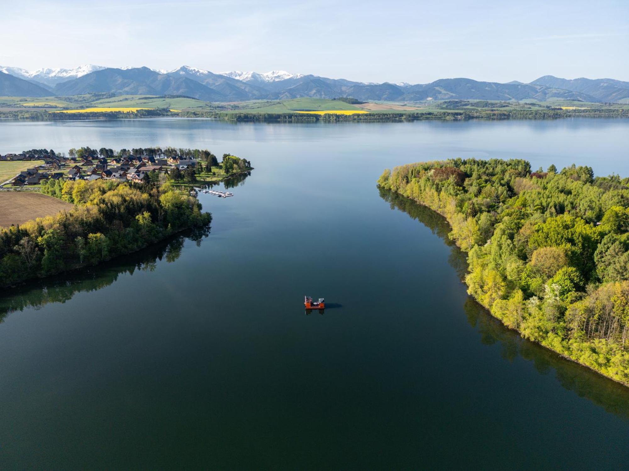 Aquachill Houseboat & Wellness Hotel Liptovsky Trnovec Bagian luar foto