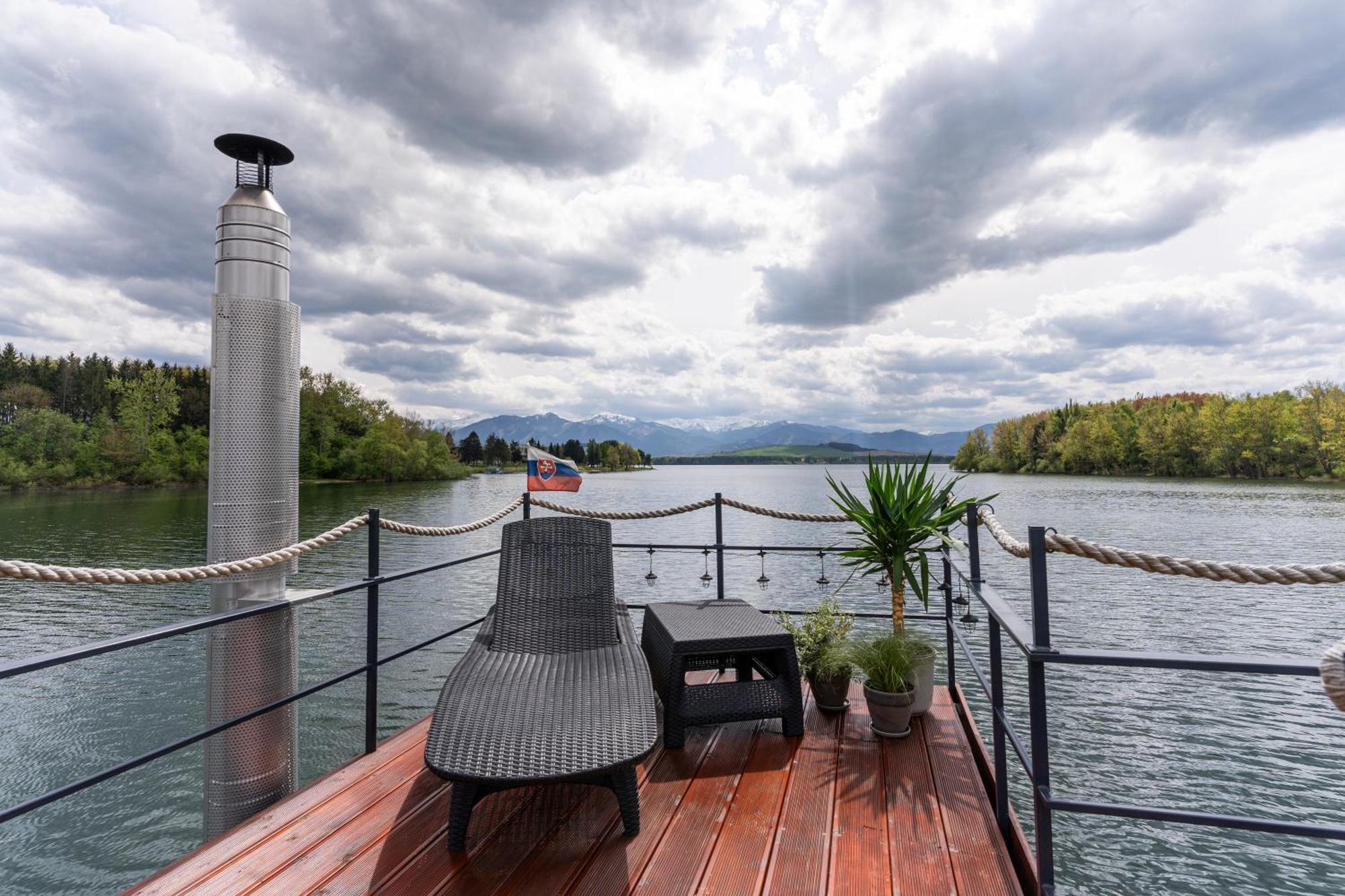 Aquachill Houseboat & Wellness Hotel Liptovsky Trnovec Bagian luar foto